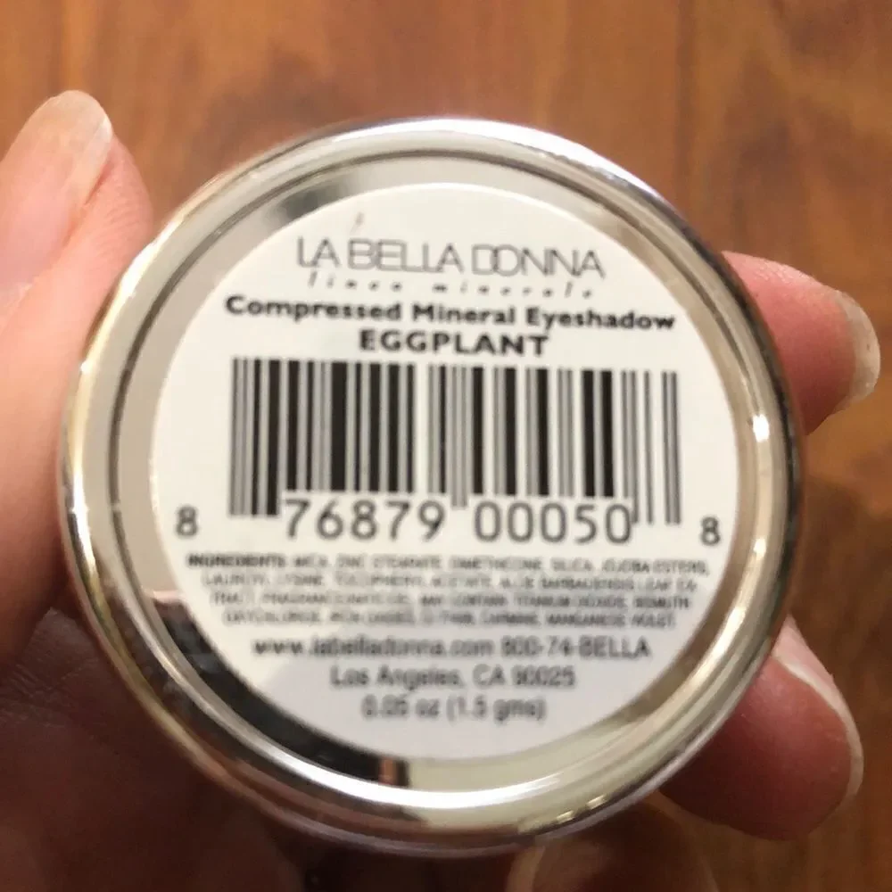 La Bella Donna eggplant compressed mineral eyeshadow